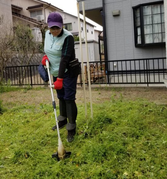 名古屋市名東区の空き家管理　草刈り　作業の様子